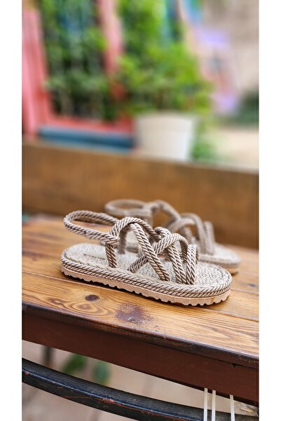 Shero shoes صندل من القش بحبل من الفرو من Bless Vizon