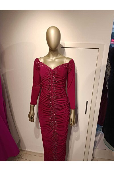 Robes Rochie de seară elegantă, cu decolteu cu inimă, brodat cu perle și pietre