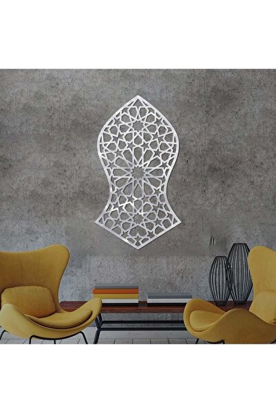 4gdran Silver acrylic sculpture with ornamental design