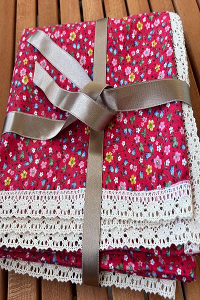 zarafet concept Red Crispy Spring Floral Tablecloth