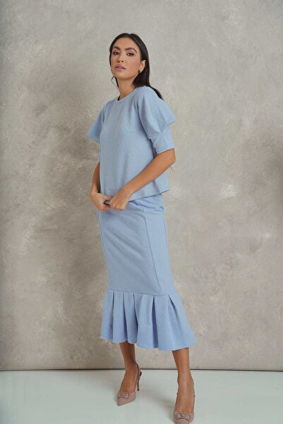 Nichii بلوزة كلاسيكية سادة مع تطريز وأكمام قصيرة منفوخة -