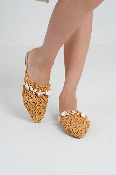 Beyond Γυναικείες παντόφλες αξεσουάρ Camel Salome Straw Seashell BYNDSLM01