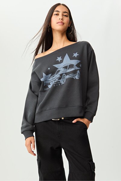 Stradivarius Printed boat neck sweatshirt