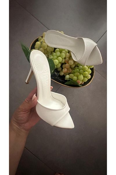 Sibel Shoes نعال أوليمبوس بيضاء بكعب رفيع