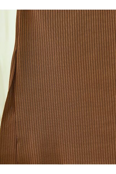 Modamorfo Tricou cu decolteu crew cu fante - maro