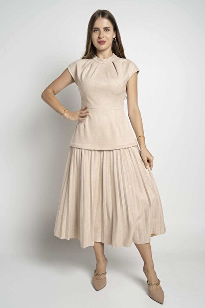 mica فستان ميدي سادة بأكمام قصيرة ومطوي