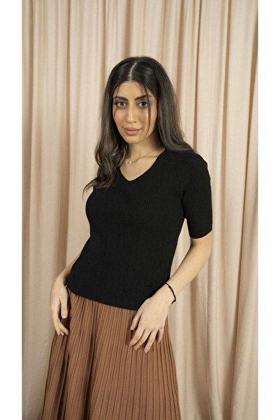 mica بلوزة نسائية سادة بفتحة رقبة على شكل حرف V