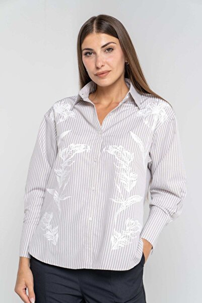 mica قميص مخطط بطبعة زهور وأكمام طويلة