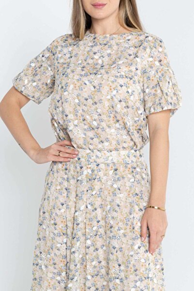 mica بلوزة نسائية مزينة بالزهور بأكمام قصيرة