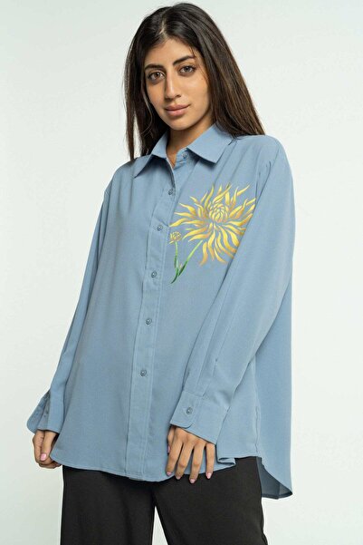 mica قميص سادة بطبعة زهور على الصدر وأكمام طويلة