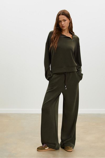 Stradivarius سويت شيرت ناعم الملمس بسحاب جانبي