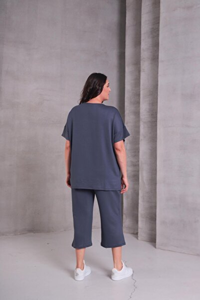 Ebsumu Women's Plus Size Comfortable Fit Sho Fabric Capri Smoked Tracksuit Set