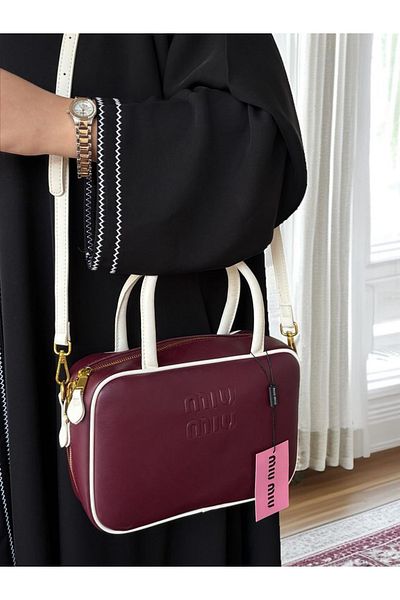 GENERAL High quality shoulder bag with accessories