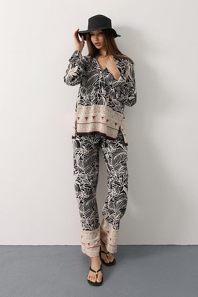 VAGGON Patterned Half Placket Blouse and Pants Set