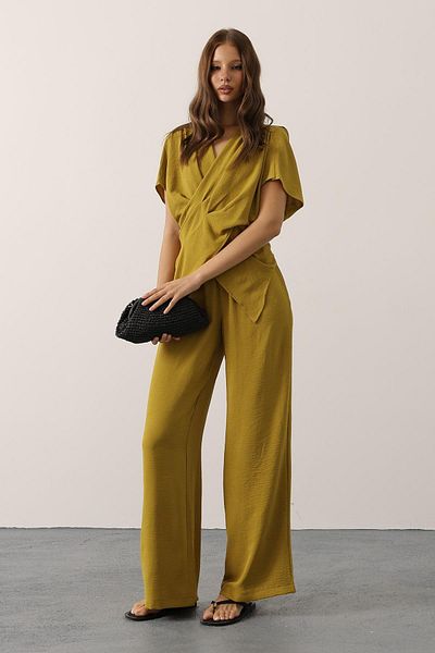 VAGGON Asymmetrical Cut Blouse and Elastic Waist Pants Set