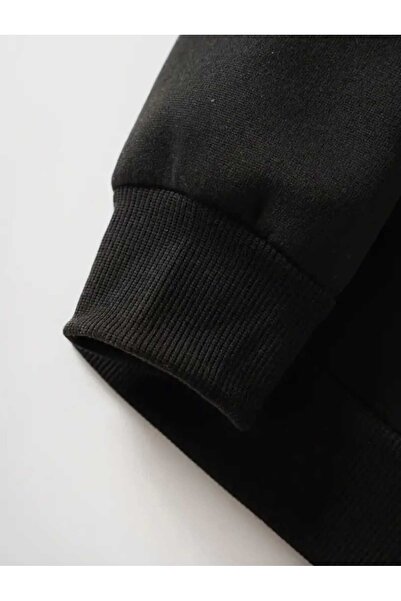 caddekombin Μαύρο φούτερ με λαιμόκοψη με στάμπα We're Pleasing