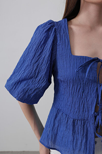 VAGGON Γυναικεία μπλούζα με μπλε τετράγωνο γιακά με λεπτομέρεια με κορδόνια με μπαλόνι μανίκια Vs00515