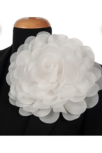 MONAME Beyaz Büyük Kumaş Gül Yaka Aksesuarı – El Yapımı Şık Broş