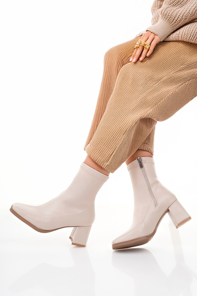 meyra'nın ayakkabıları Women's Skin Blunt Toe Stretch Heeled Boots