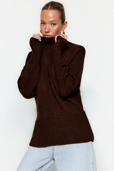 Trendyol Collection Pulover de tricotaj de bază cu textura moale maro TWOAW23KZ00490