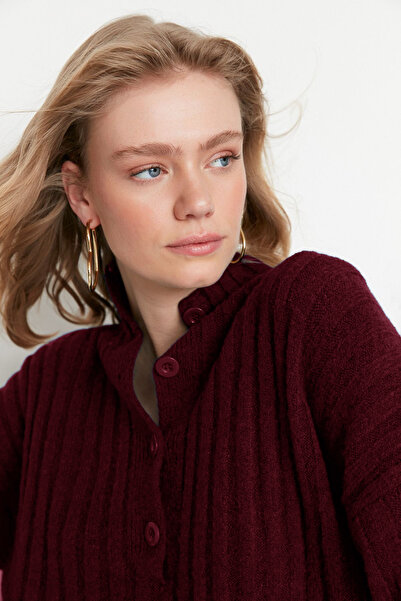 Trendyol Collection Burgundy Wide Fit Soft Textured Stand Collar Knitwear Sweater Twoaw21Kz0783