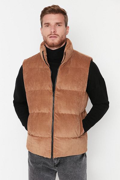Trendyol Collection Мъжка зимна кадифена жилетка в цвят камък - стандартна кройка TMNAW23YE00013