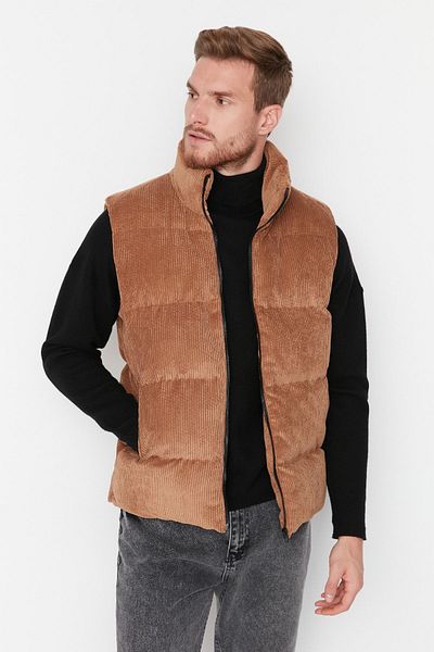 Trendyol Collection Мъжка зимна кадифена жилетка в цвят камък - стандартна кройка TMNAW23YE00013