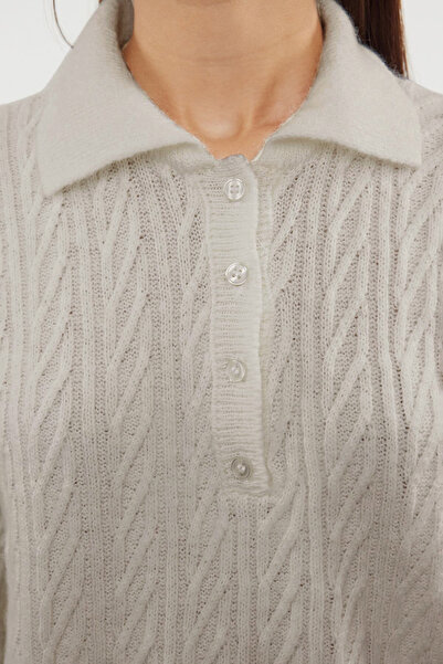 Trendyol Collection М'який фактурний трикотажний светр широкої в'язки кольору екрю TWOAW21KZ2635