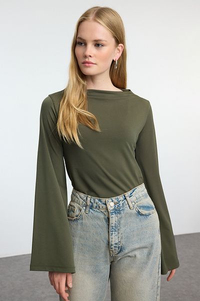 Trendyol Collection Трикотажна блузка з еластичного трикотажу з іспанським рукавом хакі TWOAW25BZ00203