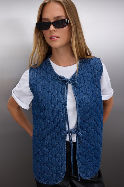Trendyol Collection Μπλε μπροστινό καπιτονέ τζιν γιλέκο TWOSS25YE00000