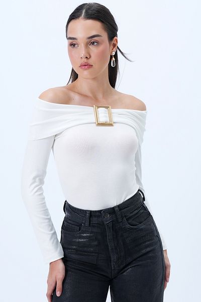 Trend Alaçatı Stili Women's White Madonna Collar Buckle Detailed Soft Textured Lycra Knitted Blouse Alc-X14300