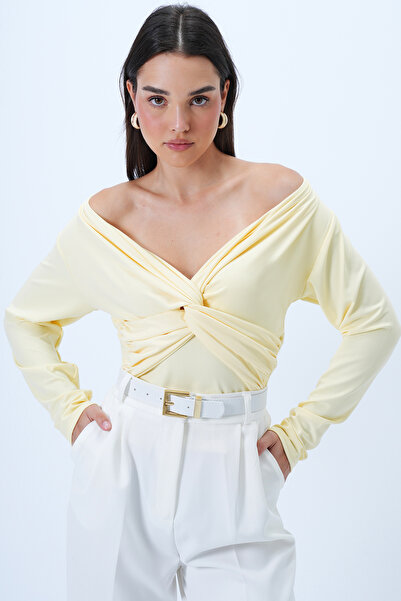 Trend Alaçatı Stili Kadın Tereyağı Sarısı V Yaka Burgu Detaylı Likralı Örme Bluz ALC-X14299