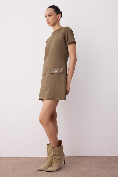 Trendyol Collection Rochie tricotată din piele intoarsa mini kaki cu decolteu cu detalii de piatra TWOAW24EL00523
