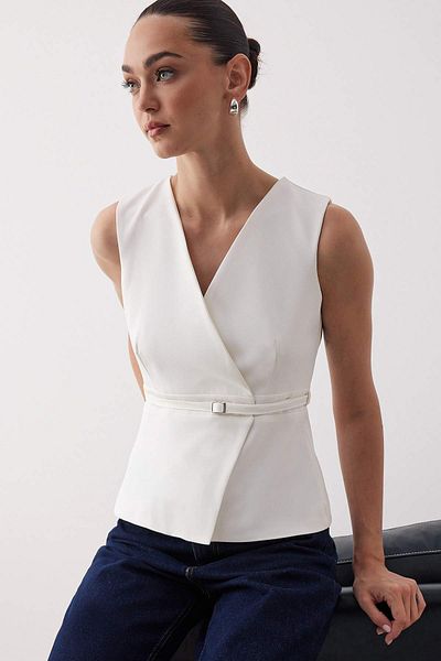 Trendyol Collection Vestă albă cu centură și închidere învelită TWOAW26YE00029