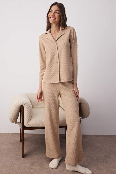 Trendyol Collection Beige Waffle Collar Knit Pajama Set THMAW26PT00001