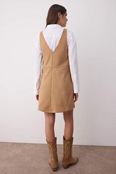 Trendyol Collection Μίνι πλεκτό φόρεμα μπεζ V λαιμόκοψης σουέντ TWOAW24EL00543