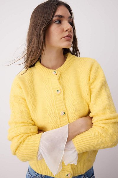 Trendyol Collection Κίτρινη μαλακή υφή με λεπτομέρεια με κουμπιά φαρδιά πλεκτή ζακέτα TWOAW26HI00153