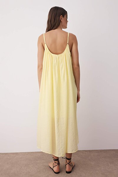 Trendyol Collection Žluté rovné midi tkané šaty TWOSS25EL00906