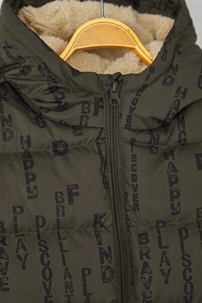 TRENDYOLKIDS Khaki chlapecké geometrické potištěné kabáty s kapucí TKDAW26MO00010