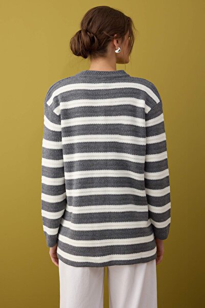 Trendyol Modest Zelený metalový knoflíkový pruhovaný ajur pletený kardigan TCTAW26TH00010