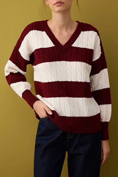 Trendyol Collection Burgundy Soft Texture Wide Fit Color Block Knitwear Sweater Twoaw26Kz00199