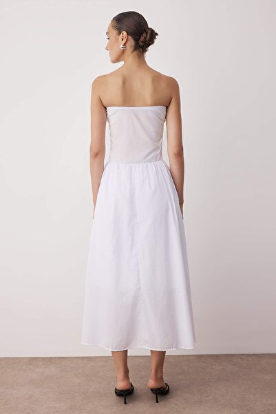 Trendyol Collection Weißes, gerades Maxi-Webkleid TWOSS25EL00907