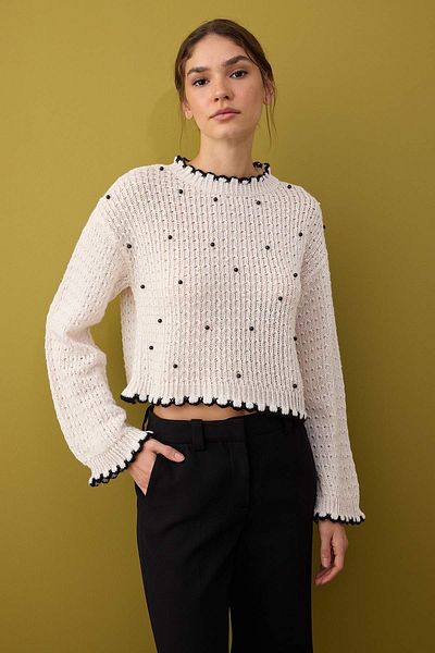 Trendyol Collection Ecru Wide Fit Short/Crop Pearl Detailed Knitwear Sweater Twoaw26Kz00104