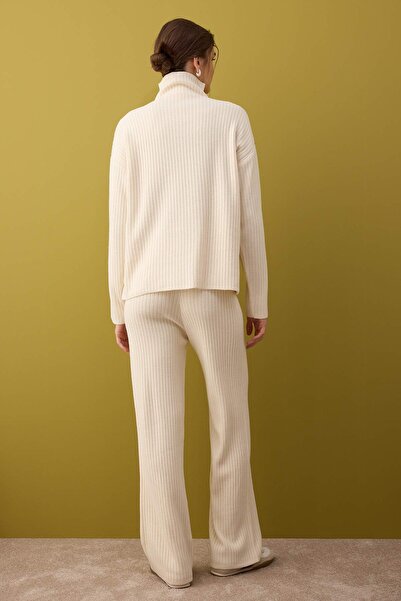 Trendyol Collection Ecru Basic cipzáras pulóver-nadrág kötöttáru alsó - felső szett TWOAW26AU00020