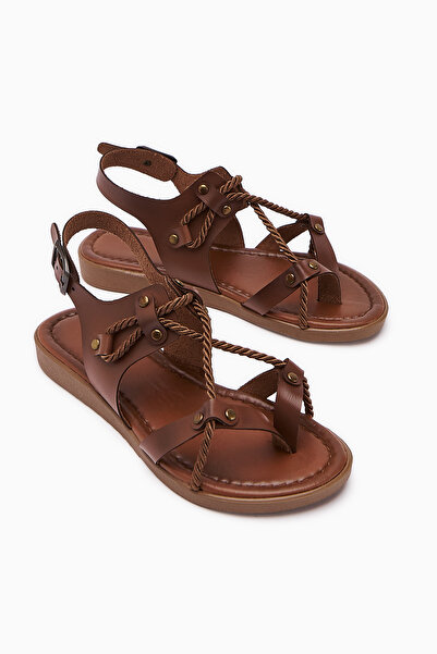 Limoya صندل نسائي من الجلد الطبيعي من أدريانا تابا، منتج فرصة