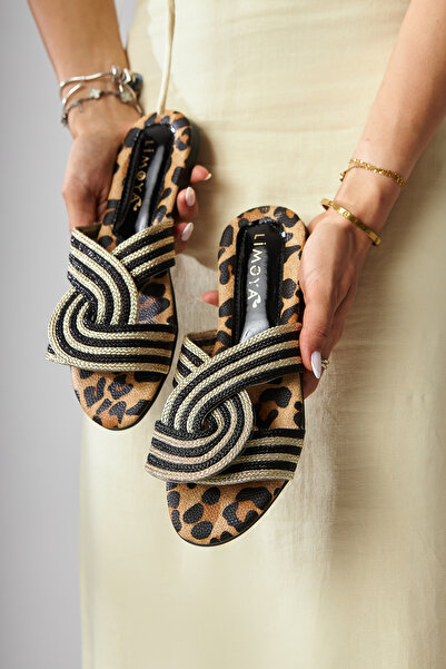 Limoya Γυναικείες παντόφλες Nihaal Gold Leopard Cross Strap Flat Sole