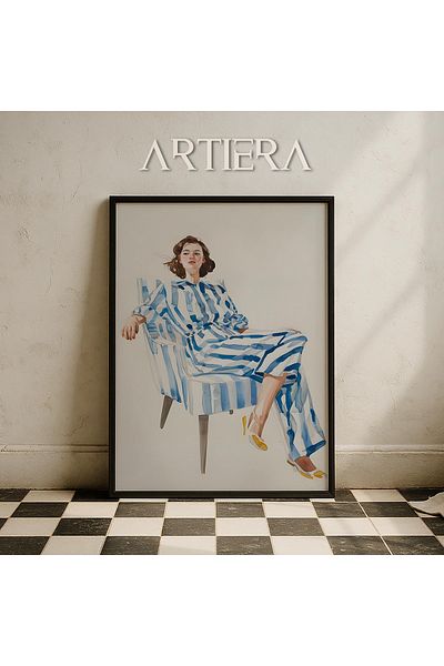 HİGUERA Portret de femeie elegantă într-o scaun cu dungi albastre Pictură murală minimalistă cu cadru din lemn