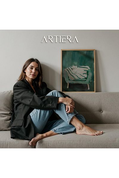 HİGUERA Portret abstract de pisică într-o canapea verde Minimal Stripes Pictură murală cu rame din lemn