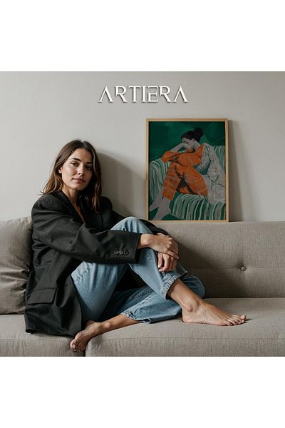 HİGUERA Portret de femeie abstractă într-o rochie portocalie Șezând în salon Pictură murală cu rame din lemn