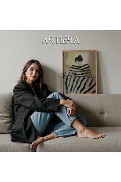 HİGUERA Figura din spate cu dungi alb-negru Portret abstract de femeie Pictură de perete cu rame din lemn